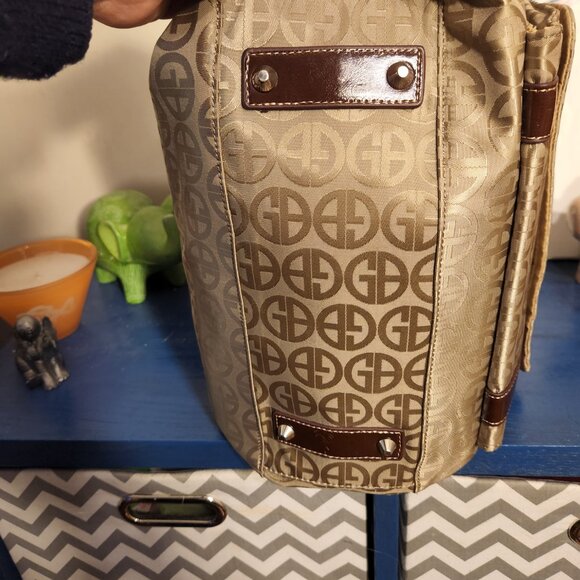 NEW women's GIANI BERNINI tan and brown monogram shoulder tote bag - Picture 5 of 9